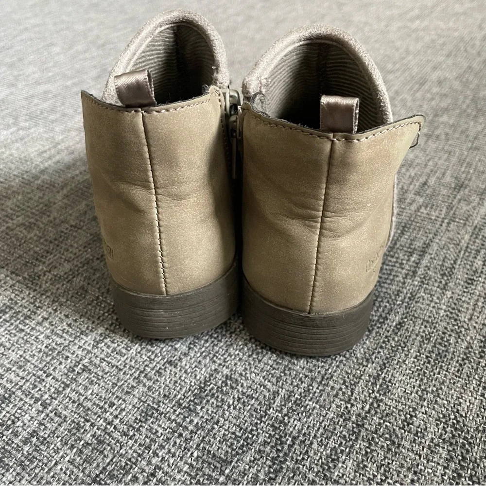 OshKosh girl Tan Ankle Boots with Cutout Design size 10 grayish brown play wear